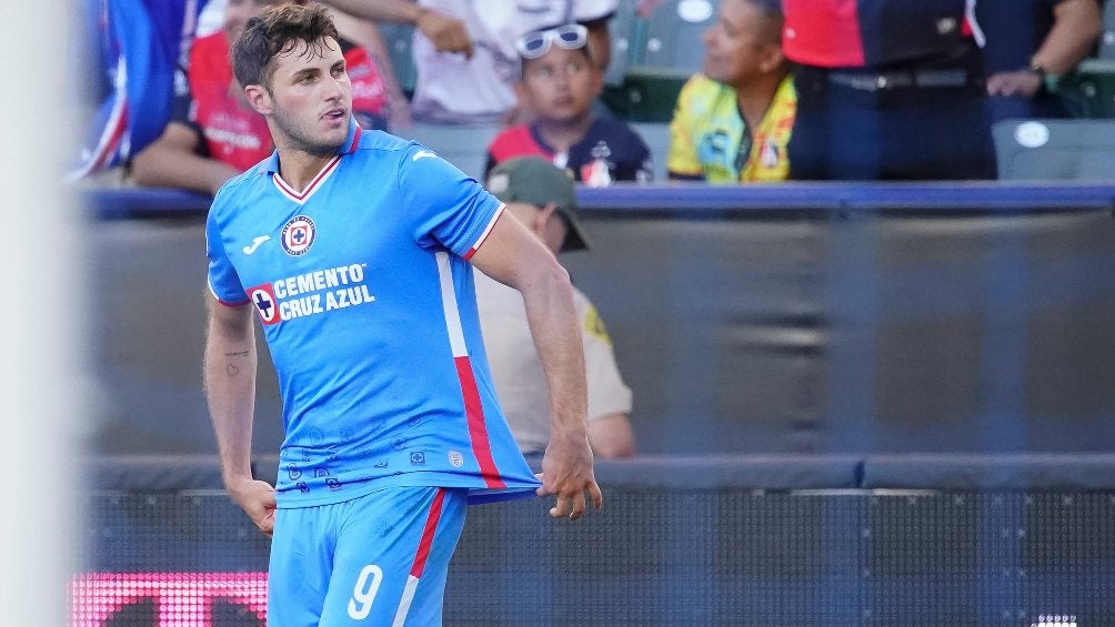 Santi Giménez, durante su época en Cruz Azul