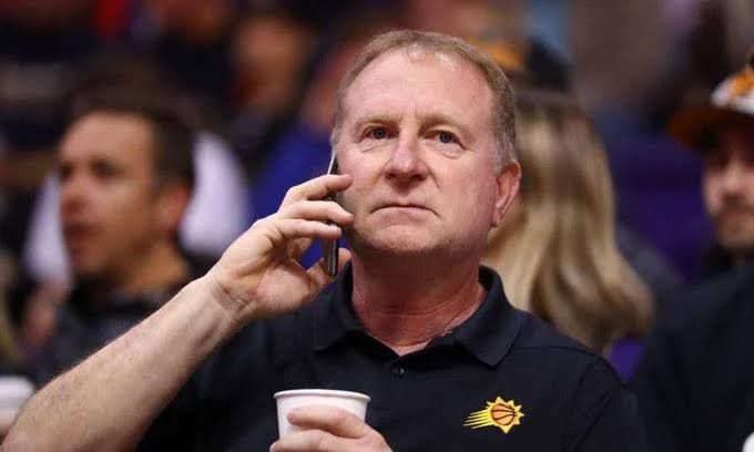 Robert Sarver dueño mayoritario del equipo de la NBA