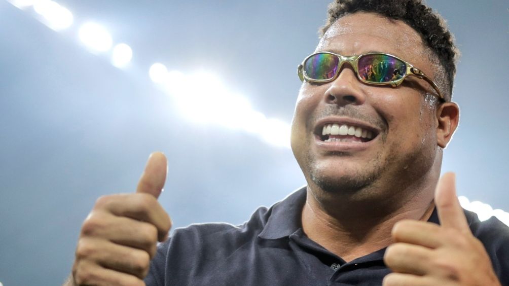 Ronaldo Nazairo en el festejo por el ascenso de su club