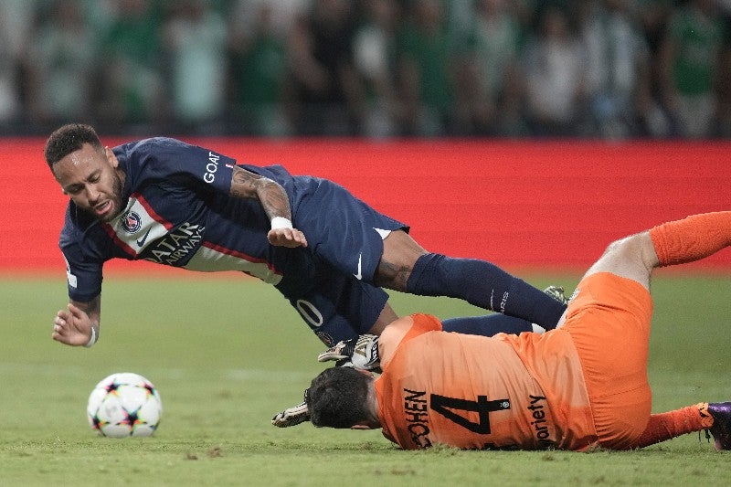 Neymar en juego con el PSG