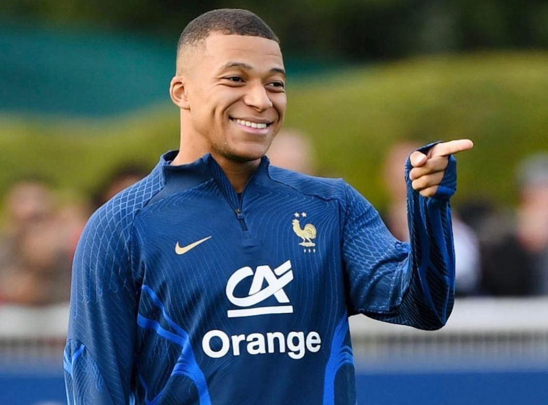 Mbappé en un entrenamiento con su Selección previo a la Nations League