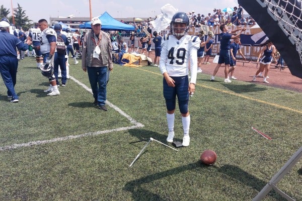 Andrea Martínez, con paso perfecto como pateadora de Pumas CU en victoria vs  Leones de Anáhuac