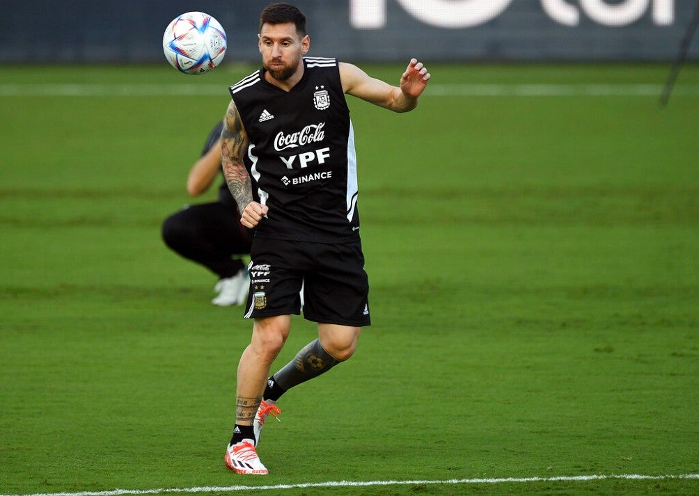 Lionel Messi en entrenamiento con la selección argentina