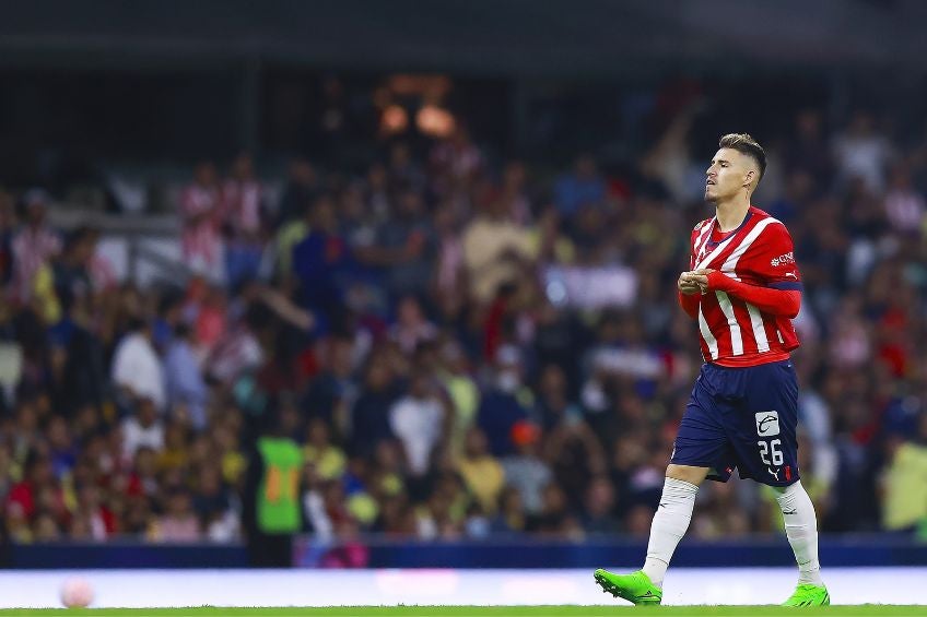 Chicote Calderón festejando un gol