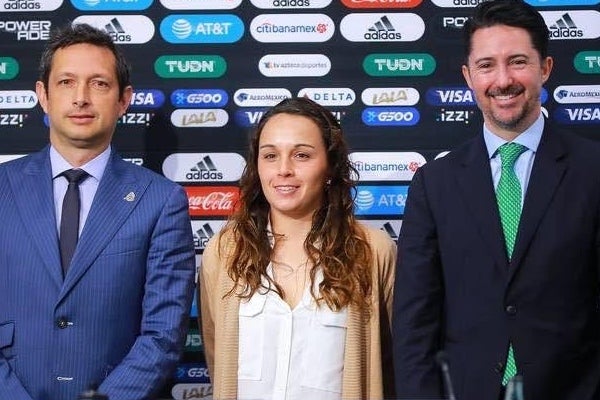 Galindo junto a directivos de la Federeción