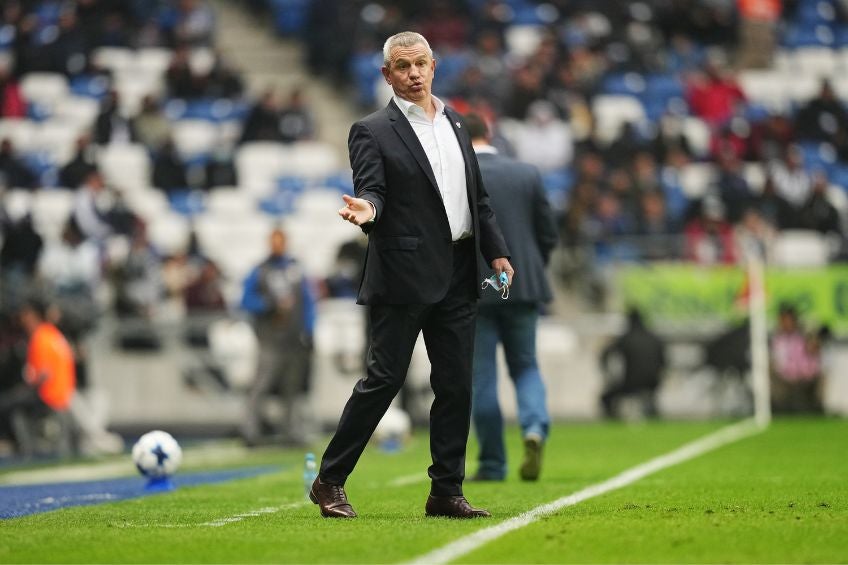 Javier Aguirre durante un partido