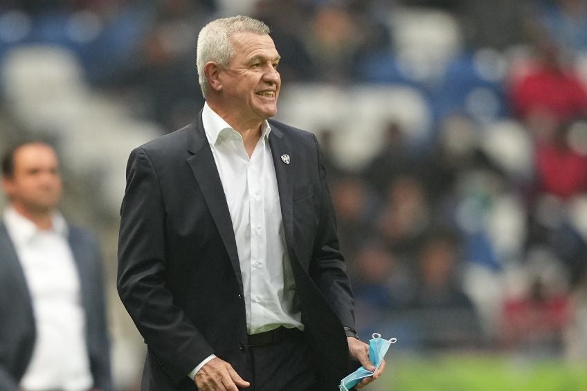 Javier Aguirre durante un partido