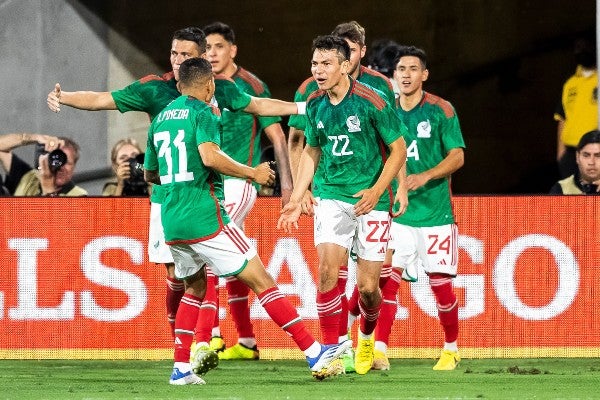 México celebra con Chucky Lozano