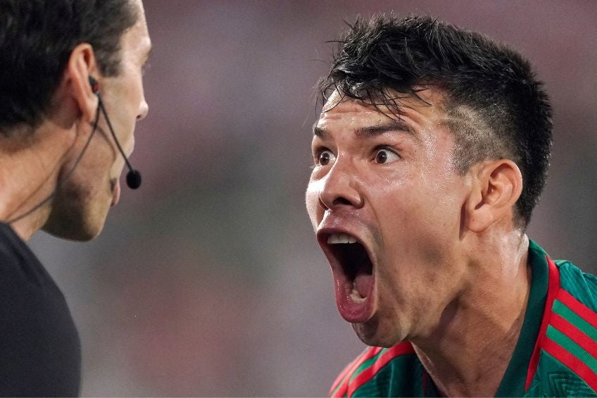 Chucky Lozano durante un partido de México