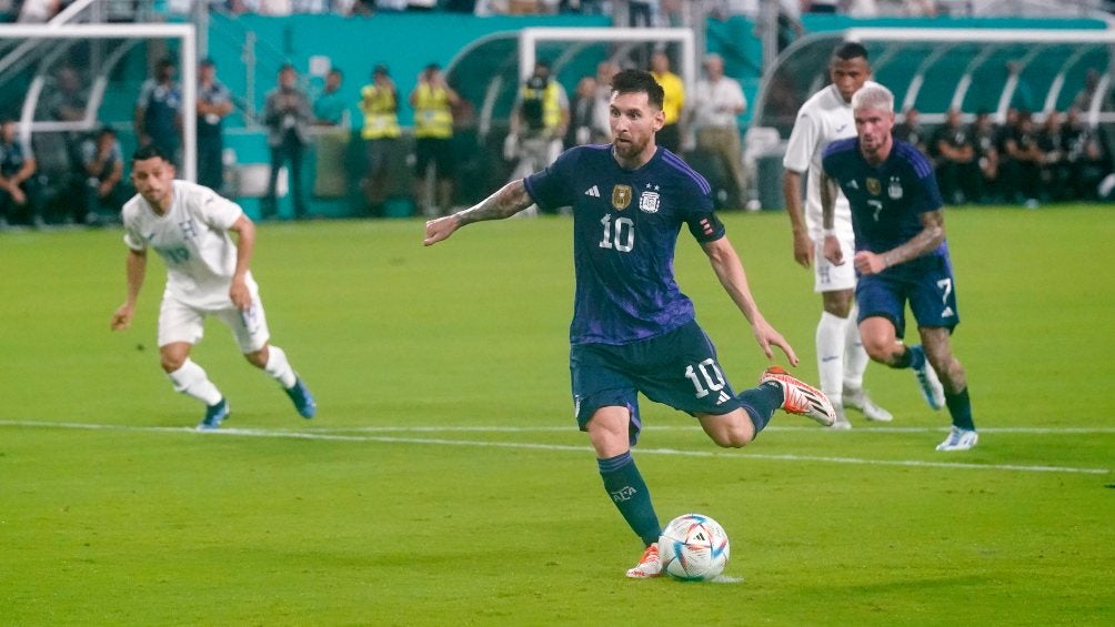 Lionel Messi en acción con Argentina