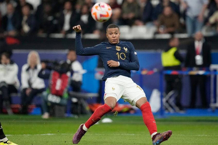 Kylian Mbappé durante un partido de Francia 