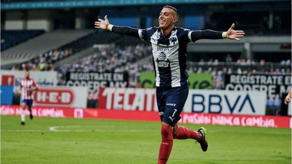 Funes Mori celebrando un gol con Rayados