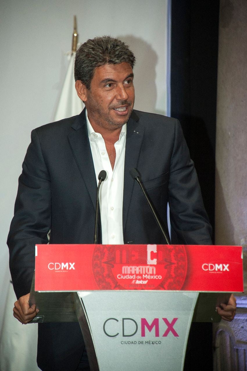 Elías Ayub en un evento de la CDMX