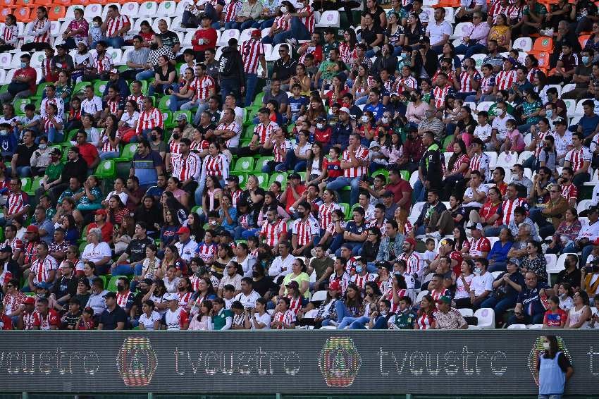 Afición de Chivas en un partido 