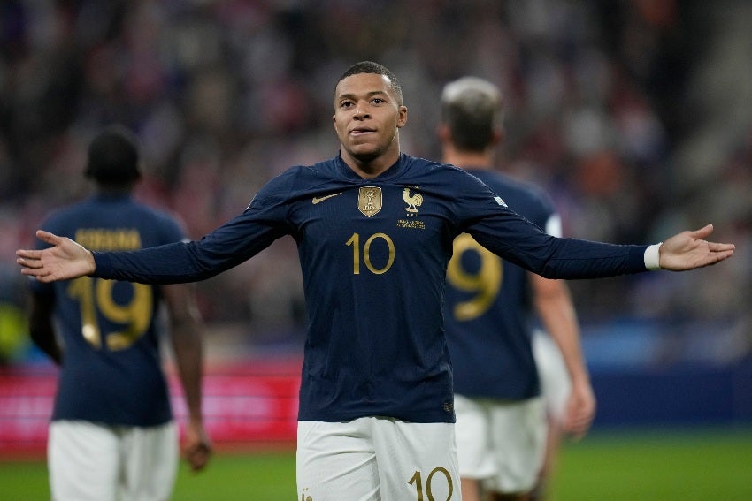 Kylian Mbappé en un partido de Francia