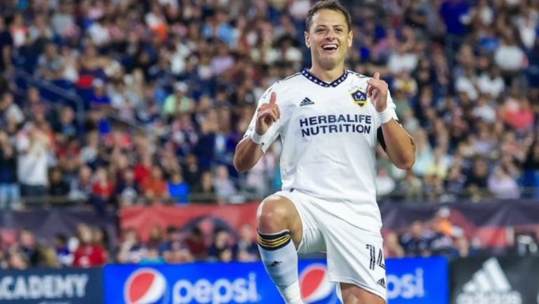 Chicharito Hernández en festejo de gol 