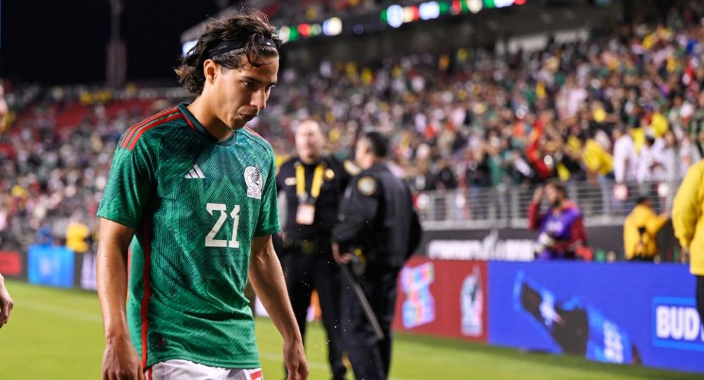 Diego Lainez tras un partido de México