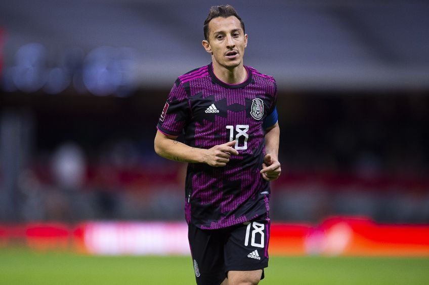 Andrés Guardado durante un partido de México