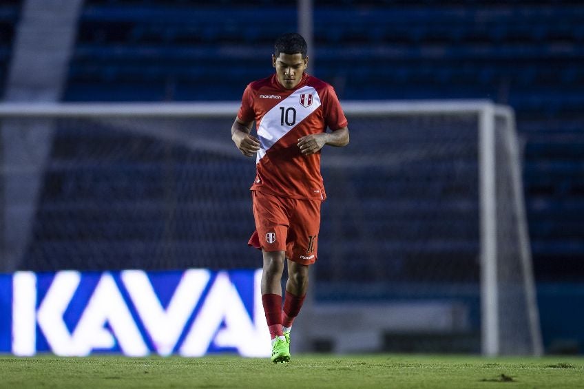 Jugador de Perú tras anotar un gol