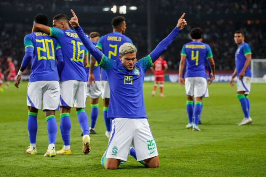 Jugadores de Brasil festejando un gol