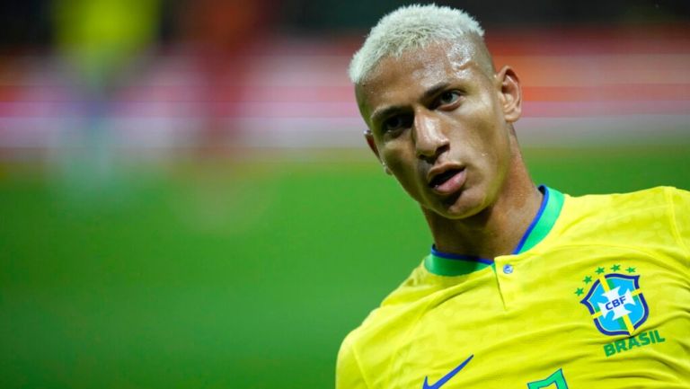 Richarlison en acción con Brasil 