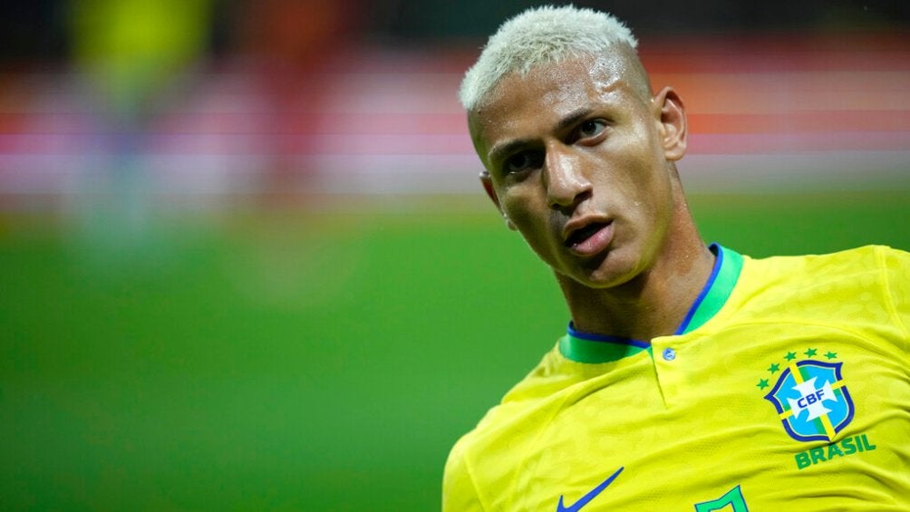 Richarlison en acción con Brasil