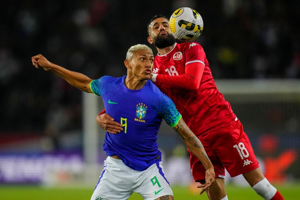 Richarlison en acción con Brasil