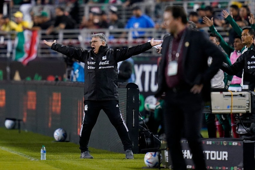 Tata Martino en la derrota de México vs Colombia