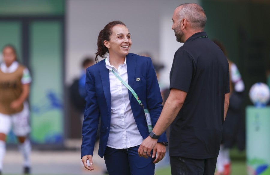 López en charla con la técnica mexicana Ana Galindo