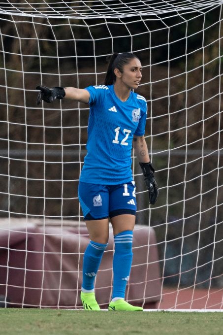 Itzel Gonzalez en acción con el Tri