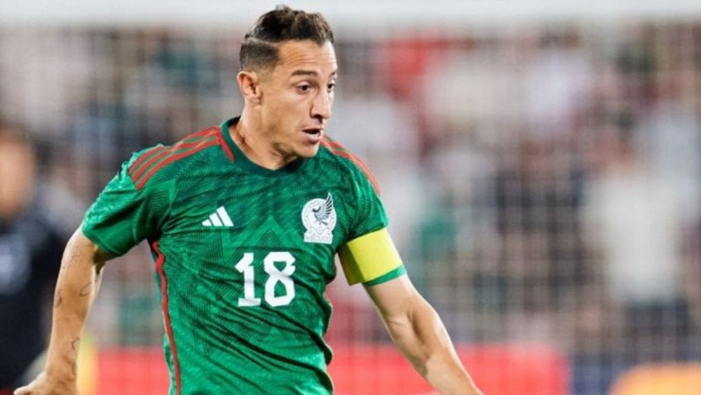 Andrés Guardado durante un partido de México