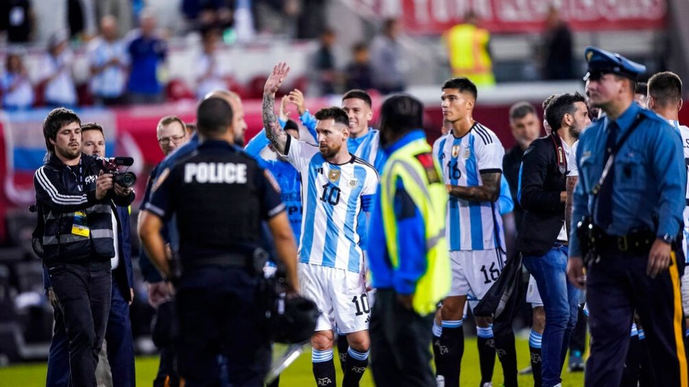 Un espontáneo interrumpió el partido de Argentina y Jamaica 