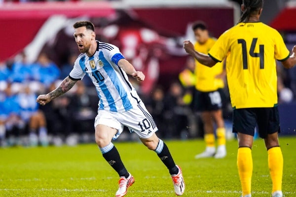 Lionel festejando la victoria ante Jamaica 