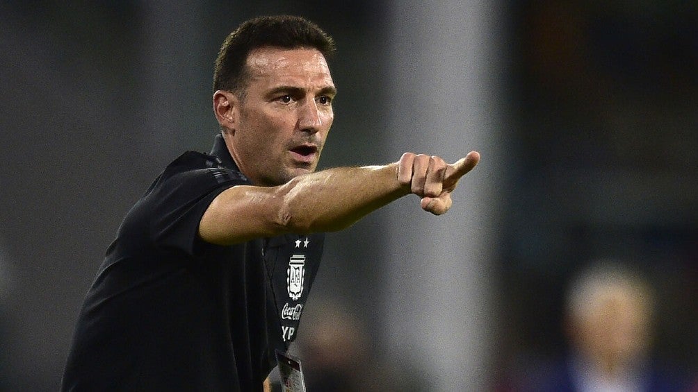 Lionel Scaloni durante un partido con Argentina