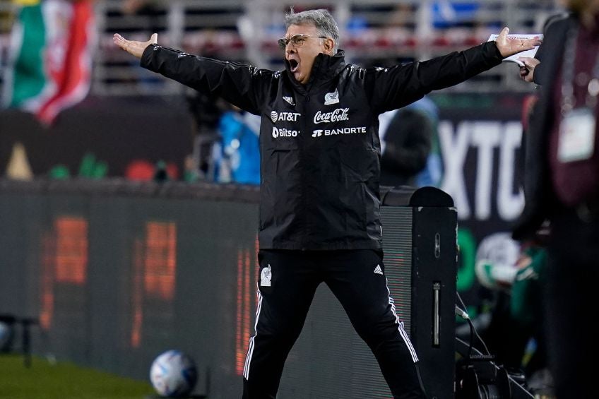 Gerardo Martino dirigiendo a México