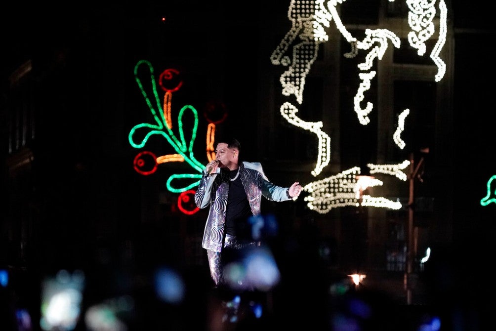 Grupo Firme pagó su concierto del Zócalo 