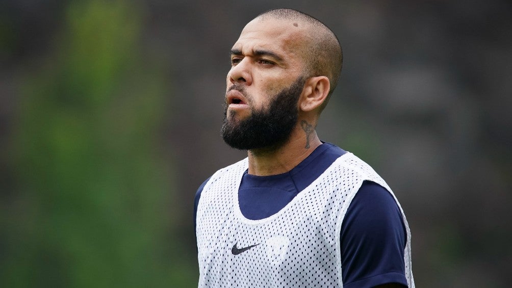 Pumas se disculpó con Dani Alves