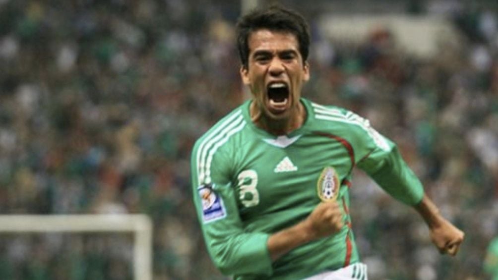 Pavel Pardo celebrando un gol con el Tri