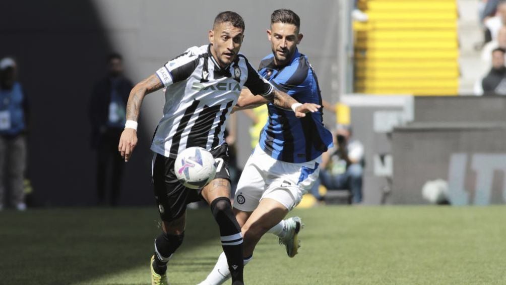 Roberto Pereyra ante el Inter