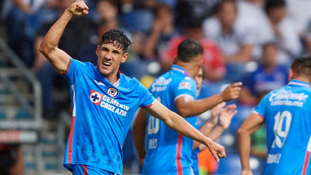 Uriel Antuna celebra con Cruz Azul