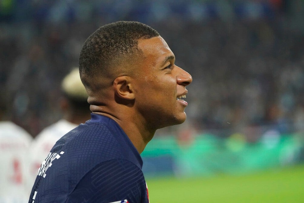 Kylian Mbappé previo a un partido con el PSG