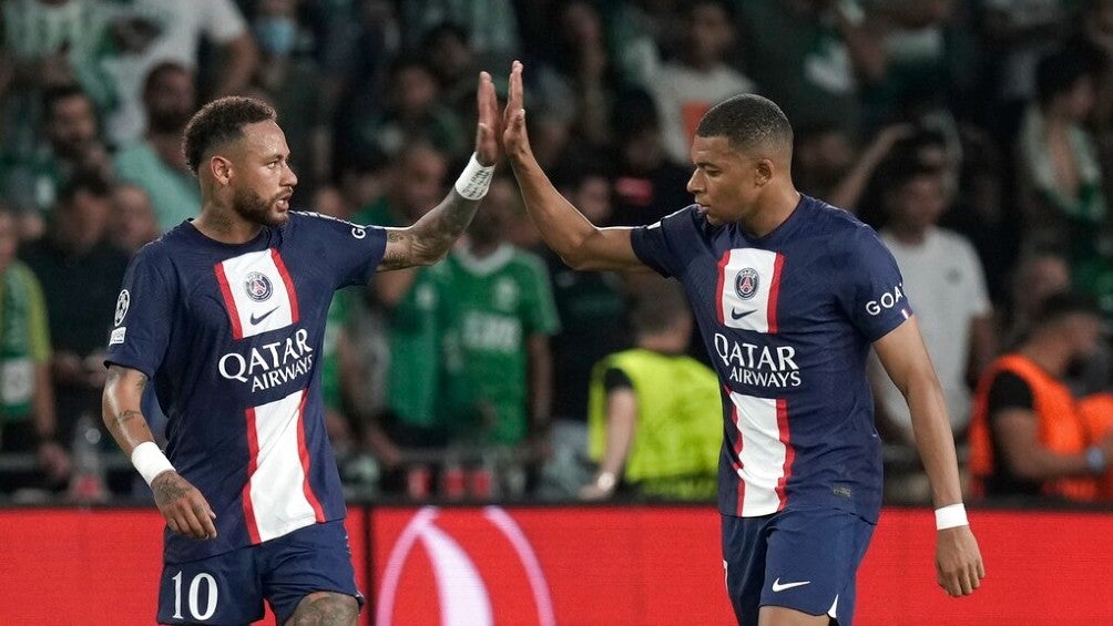 Neymar y Mbappé celebran un gol