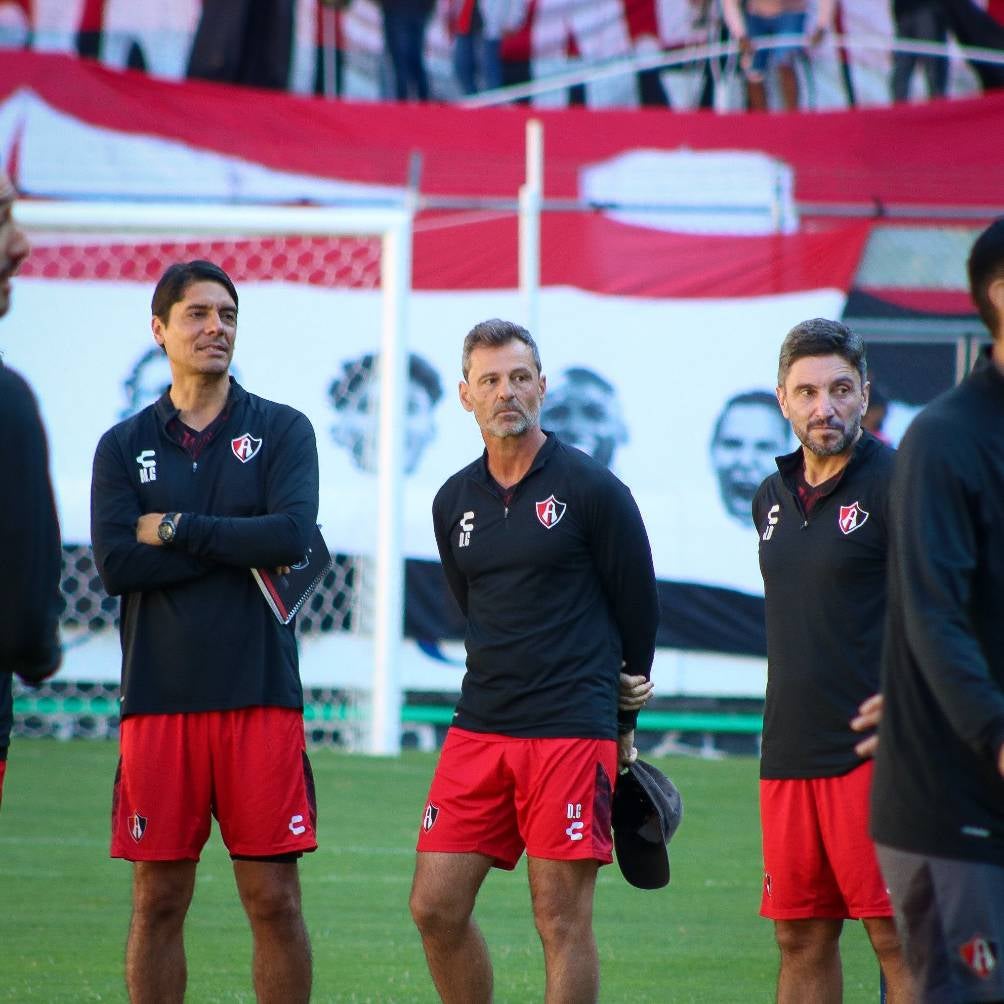 Diego Cocca junto a su cuerpo técnico