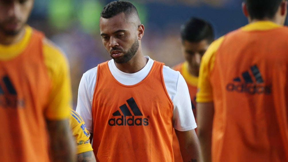 Carioca en un entrenamiento con Tigres