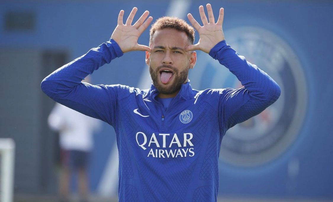 Ney en un entrenamiento con el PSG