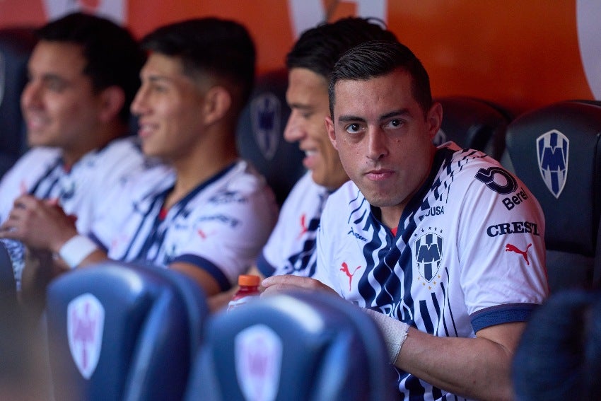 Rogelio Funes Mori en la banca con Rayados