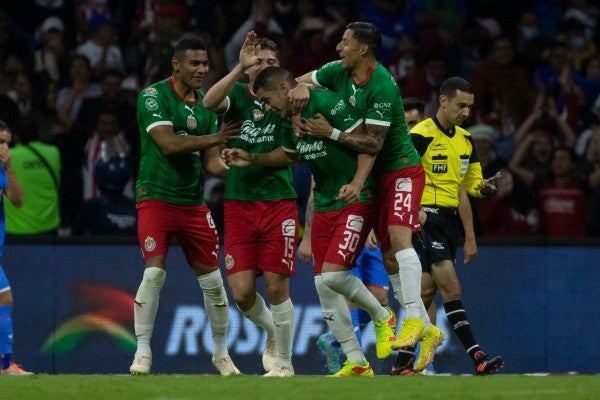 Sergio Flores celebró con Chivas