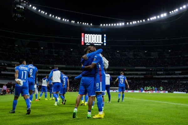 Cruz Azul celebra ante Chivas