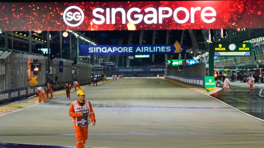 Circuito de Marina Bay mojado previo al inicio de la carrera