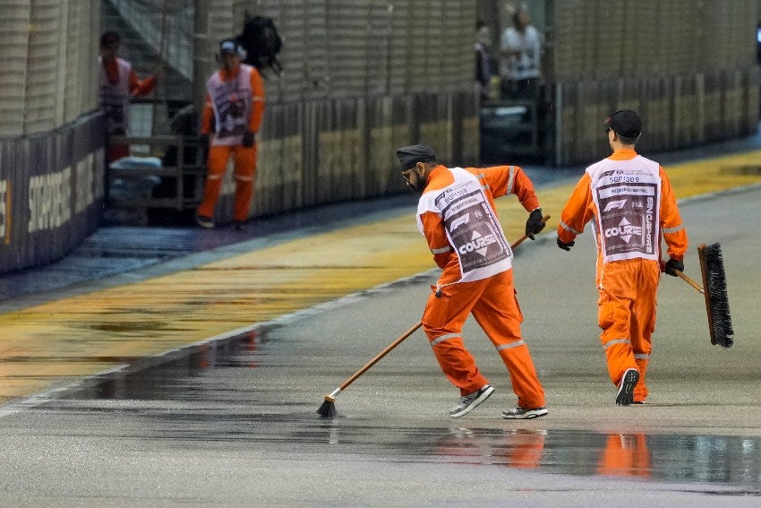 Circuito de Marina Bay mojado previo al inicio de la carrera